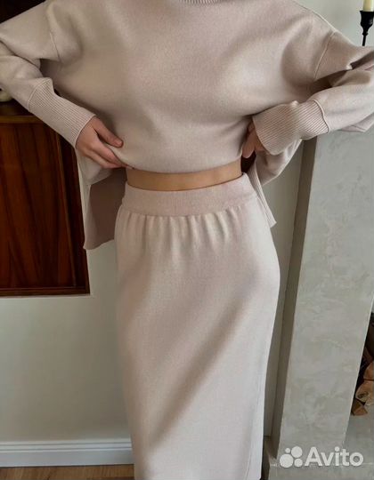 Трикотажный костюм с юбкой