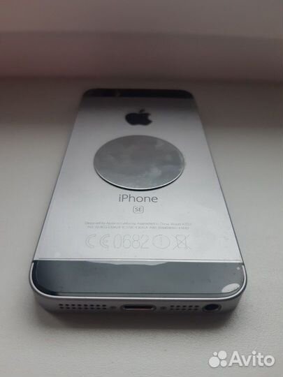 iPhone SE, 32 ГБ