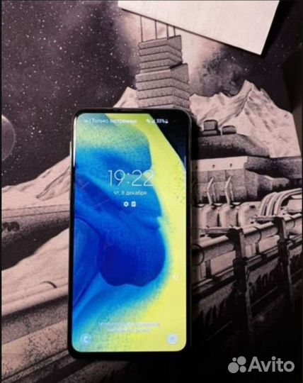 Телефон Samsung galaxy s10e