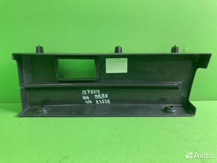 Накладка подножки scania P340