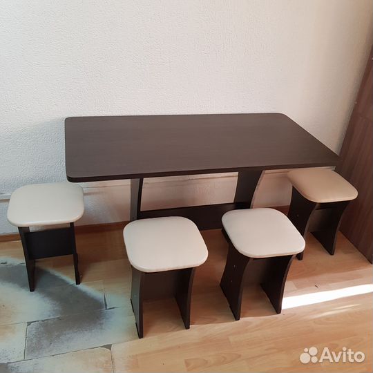 Кухонный стол и 4 табуретки / Доставка 1-5 дней