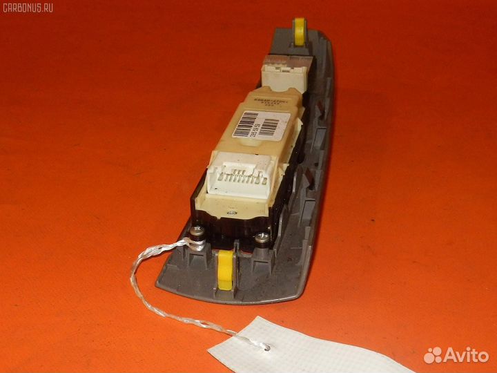 Блок упр-я стеклоподъемниками Toyota Prius NHW20 (Переднее Правое)