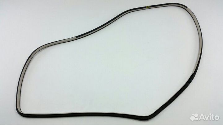 Уплотнение дверное заднее правое Nissan Patrol Y62