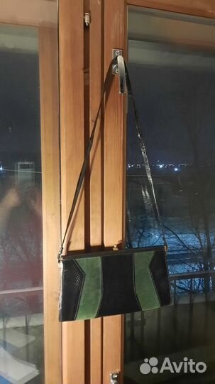 Сумка-клатч под змеиную кожу