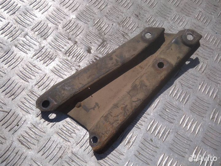 Кронштейн передней балки Mitsubishi Galant/Eclipse