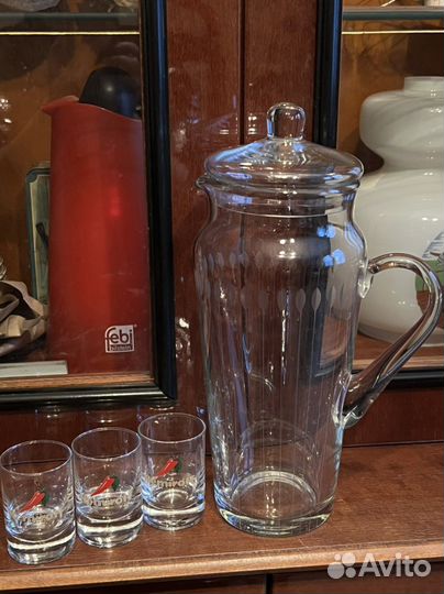 Кувшин для сока с крышкой, стопки с перчиком