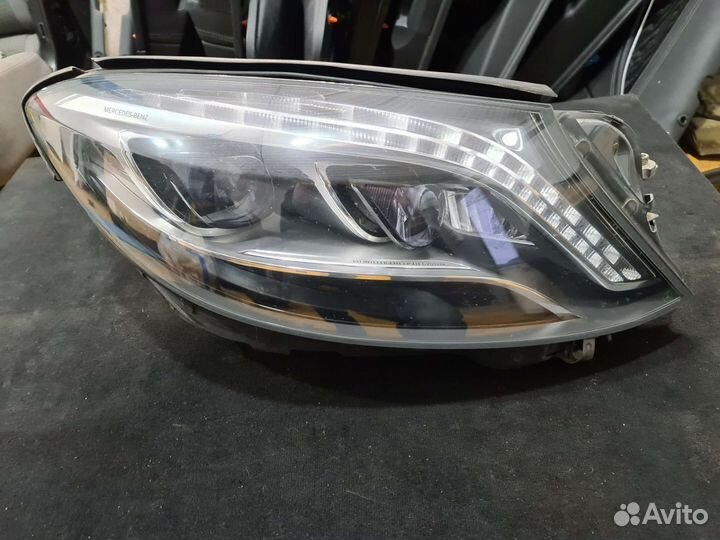 Правая фара Mercedes W222