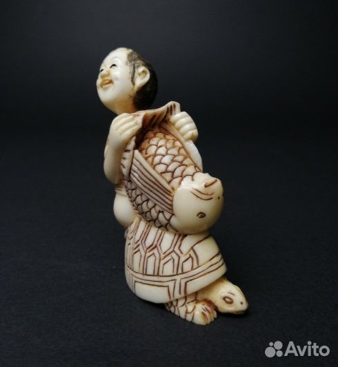 Нэцкэ Эбису с карпом (кость бегемота)