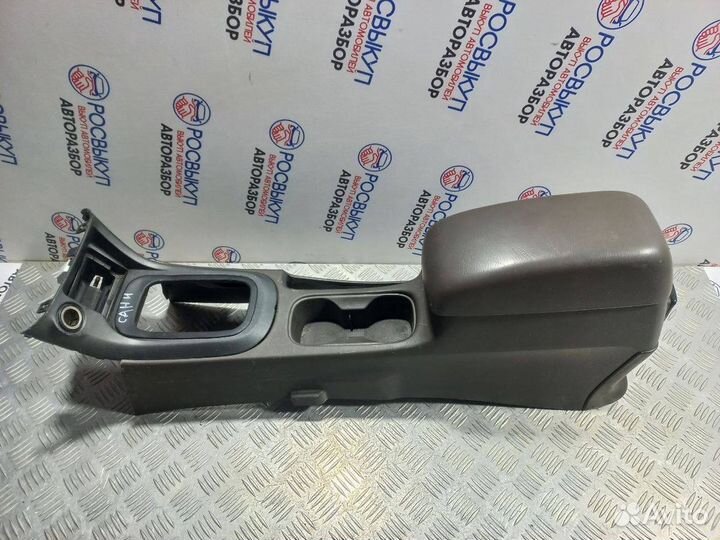 Подлокотник Nissan Sanny