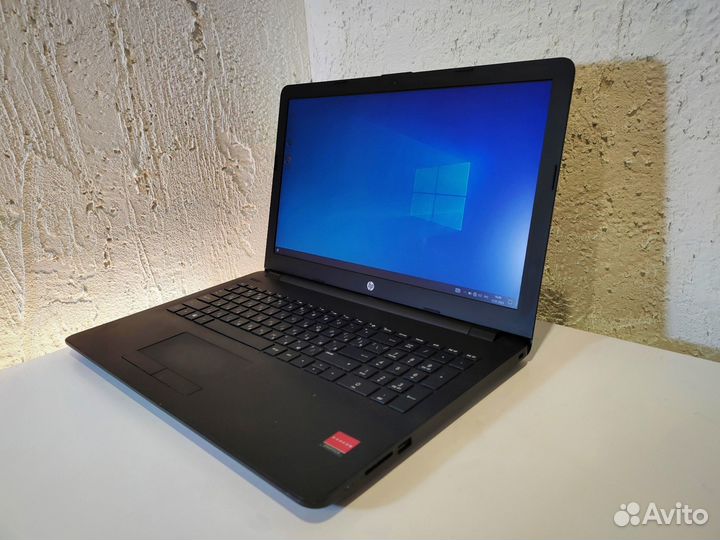 Ноутбук HP AMD A12 4ядра / ddr4 4gb / R7 M340 4 Гб