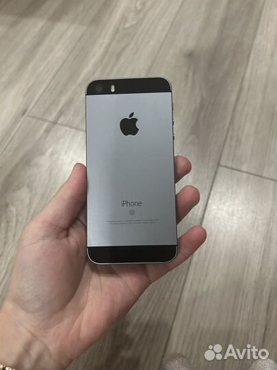 iPhone SE, 32 ГБ