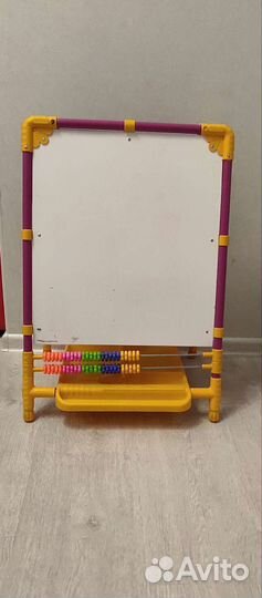 Стол, стул, мольберт, магниты