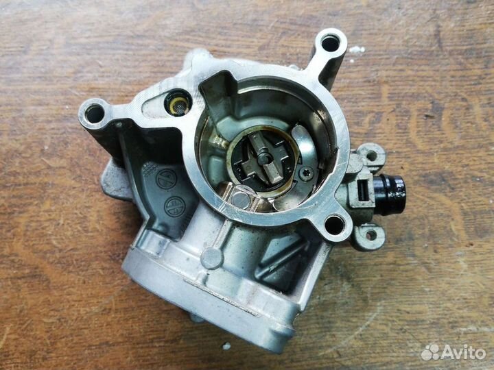Насос вакуумный Шкода октавия 3 а7
