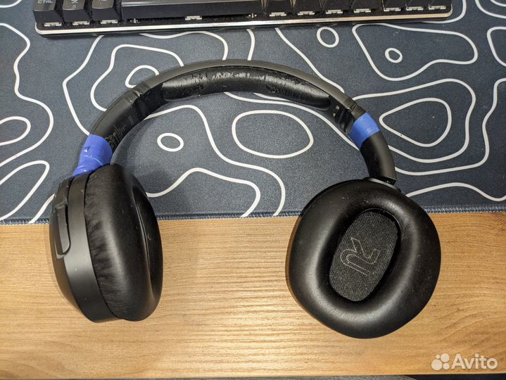 Беспроводные наушники Edifier (1 шт.) и Panasonic