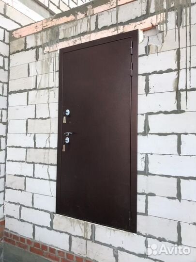 Входная уличная утепленная дверь