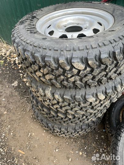 Новые на УАЗ 225/75/R16 грязевые