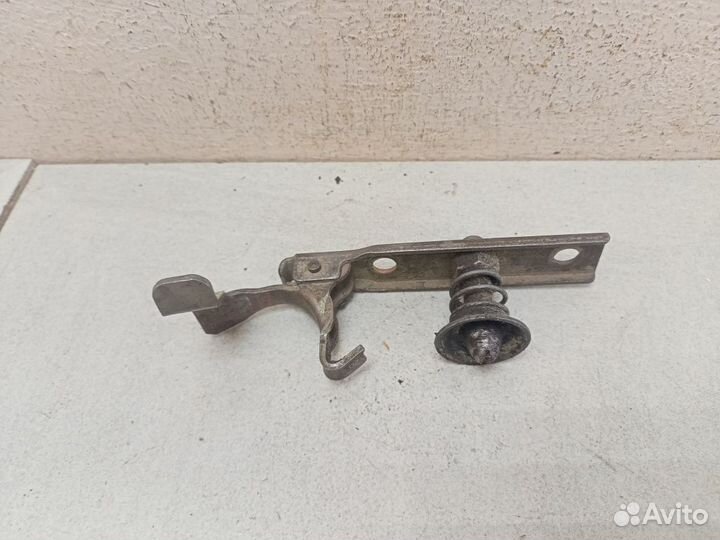 Замок капота Мерседес