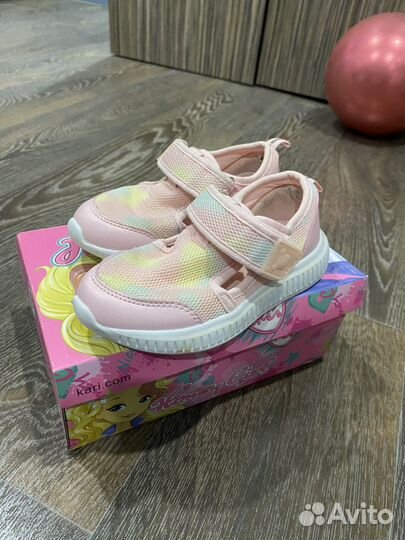 Кросовки на девочку 26