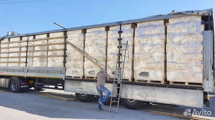 Древесная стружка опилки в брикетах