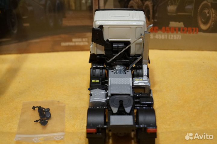 Tatra Феникс 4х4 тягач Phoenix 1/43 Kaden