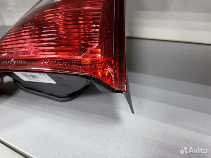 Фонарь задний левый Logan II (скол)