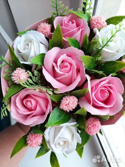 Букет из мыльных роз в конусе