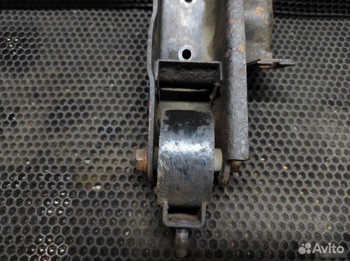 Подушка двигателя с кронштейном Kia Shuma 2