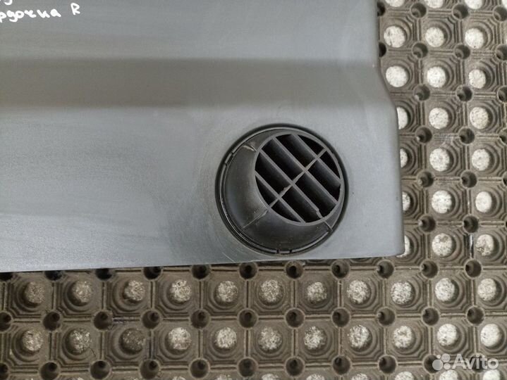 Крышка бардачка правая Iveco Stralis