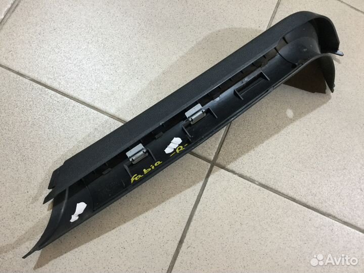 Обшивка багажника боковая Шкода Фабиа 1999-2007