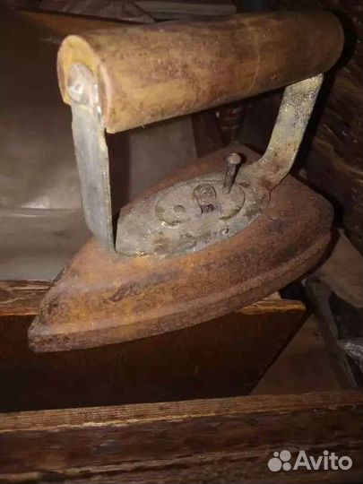 Утюг старинный