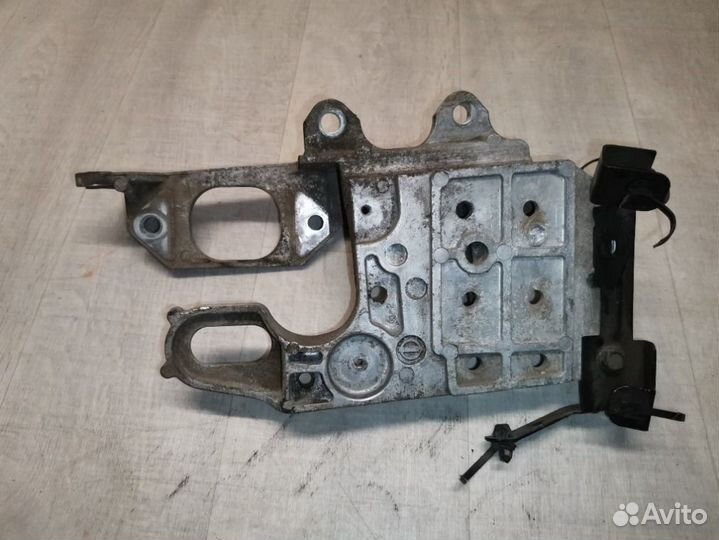 Кронштейн опоры кпп Nissan Qashqai 1 J10 1.6