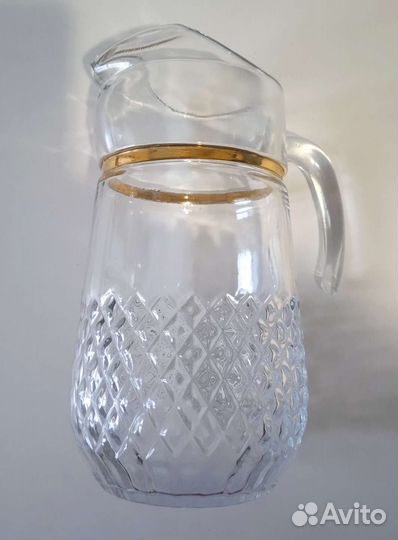 Хрустальный кувшин со стаканами