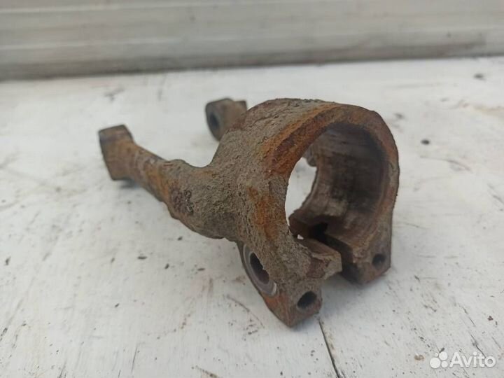 Кронштейн переднего амортизатора