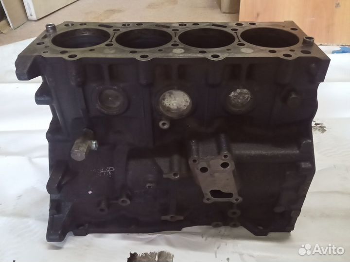 Блок цилиндров двигателя 4D56