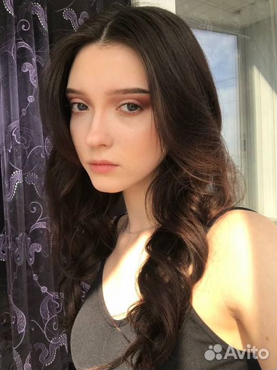 Модель на макияж, брови, прическу