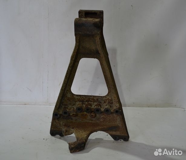 Кронштейн реактивной тяги, ведущего моста, правый