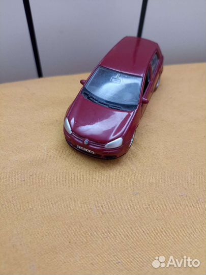 Машинка металлическая