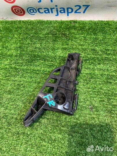 Крепление бампера(7) переднее правое Toyota Sienta