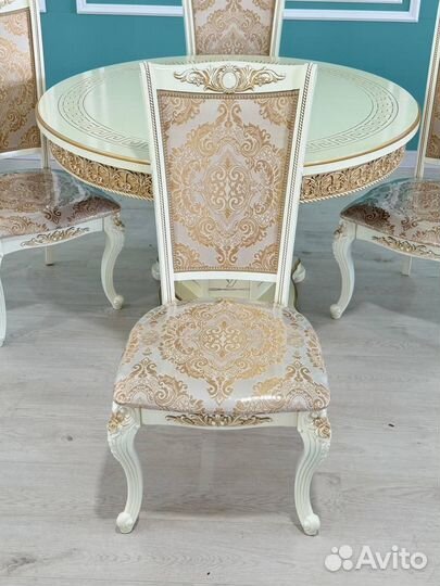 Стол и стулья в гостиную. В наличии