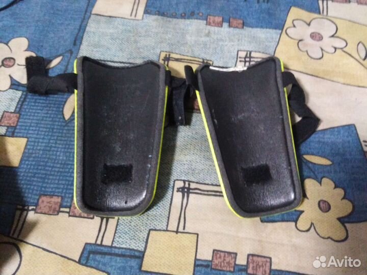 Футбольные щитки