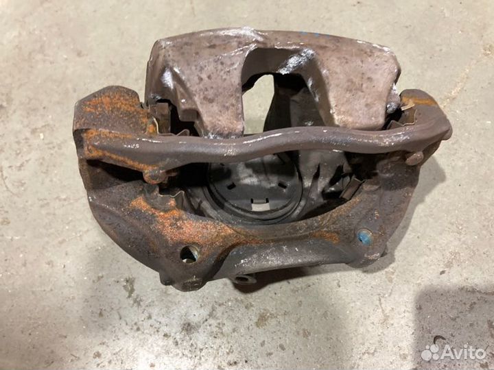 Суппорт передний левый Mercedes-Benz E-Class W211