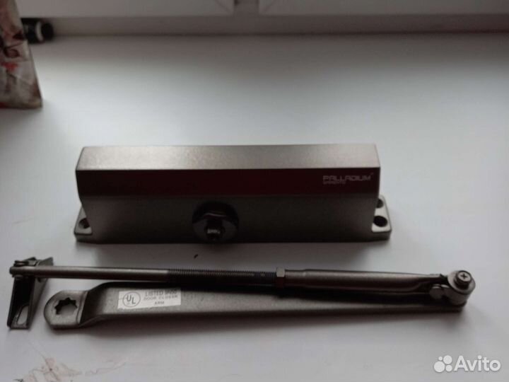 Доводчик дверной бу