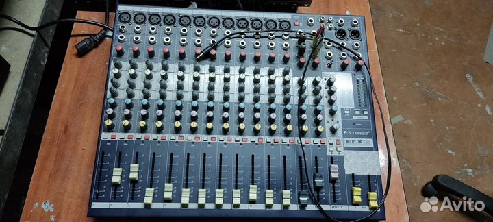 Микшерный пульт Soundcraft EFX12