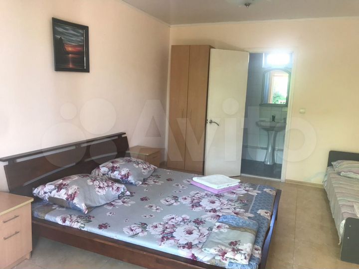 Комната 30 м² в 9-к., 1/2 эт.