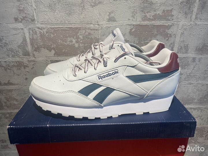 43) Reebok Rewind Run