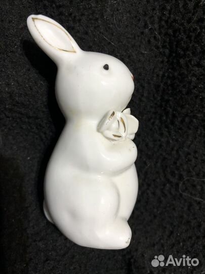 Фигурка фарфоровая 