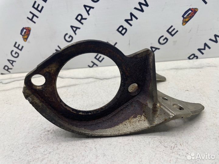 Кронштейн глушителя Bmw F01 F02 F07 F10 F13 N63B44