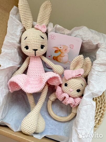 Вязанные игрушки, зайка балерина, погремушка