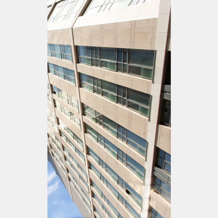 2-к. квартира, 77 м², 16/23 эт.