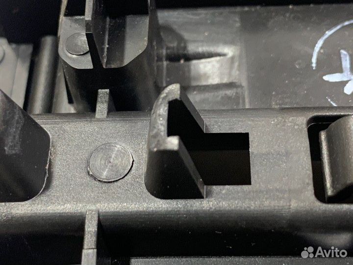 Кронштейн знака аварийной остановки Mercedes W212